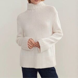 Jenni Kayne 100% Cashmere Jet Classic
Ivory Turtleneck Sweater